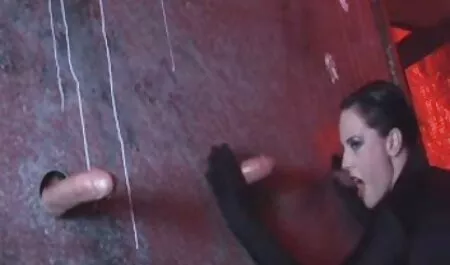 Deze man seksfilms online vulde de natte kwarktaart met sperma na het hebben met zijn vriendin.