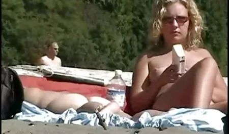 De korte seksfilm hete teef in kousen is terug en geeft haar een kus en een baan.