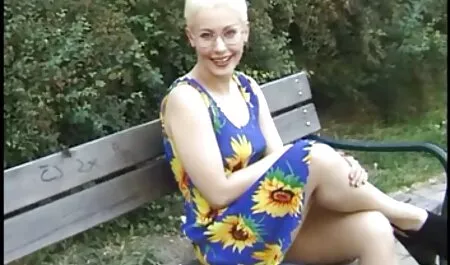 Nadat alles fout ging, sloeg het meisje romantische seksfilm hem op de borsten en de onnauwkeurigheid.