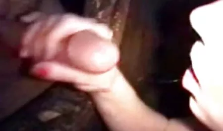 Zoeoe Parker krijgt wat klappen, lekkere seks films klaagt en kijkt naar de camera.