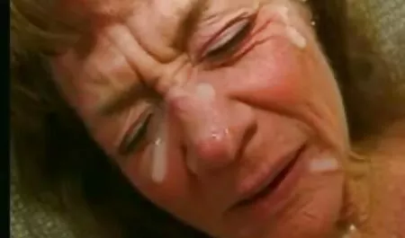 Een paar Russische pillen oma seksfilm merkten het slachtoffer op.