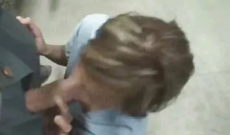 Meisje met tekenen gratis korte seksfilms van zuigen