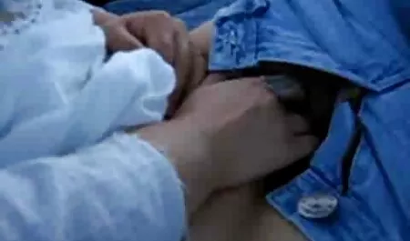 Dikzak vagina seksfilms stond ten dienste van haar leraar.