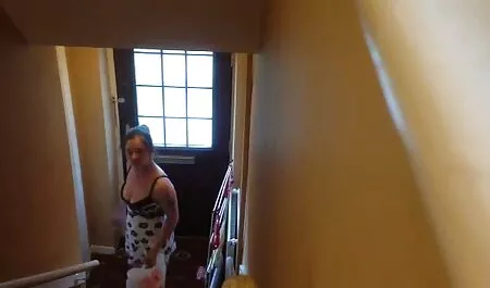 Angelika duwt het poesje van de seksfilms online stok