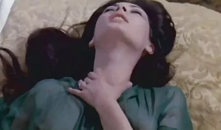 Oude tante massage seksfilm met harige orders.