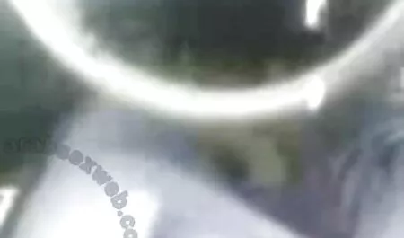 Ze pronkt graag in al haar glorie mooie seksfilms en glorie.