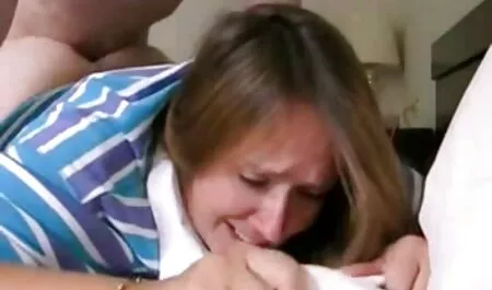 Verleidelijk blondje seksfilms vagina met vriendje onder de douche.