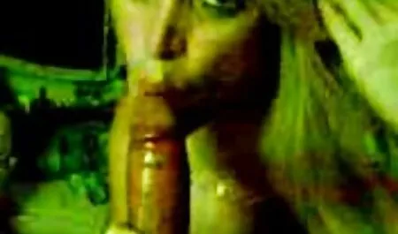 Krullend haar eet homo seks film gratis ' s en valt in de kont.