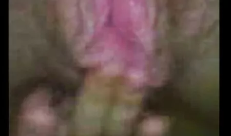 Sla het meisje en ze kreunt massage seksfilm
