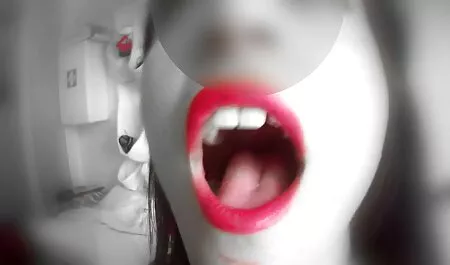 Spaanse Bukkake. Een seks films gratis kijken dame met een bril zit vol sperma.