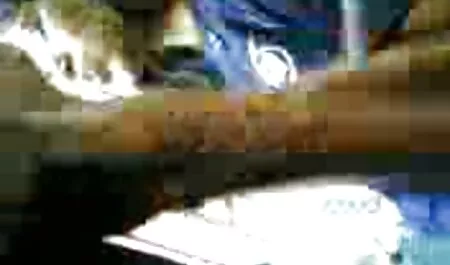 Ik begon haar lekkere seks films kont te masseren met mijn vingers.