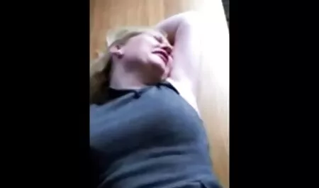 De Garyen Gary Eli membera bracht hulde aan zijn grote massage seksfilm rode lid