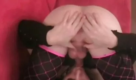 Mannen geven hun benen zo diep seksfilms online mogelijk.