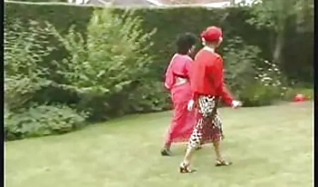 De gratis amateur seksfilms schone dame veegt haar kont af en verandert in een vloek.