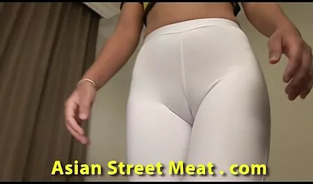 De seksfilms online schattige blonde ster zit in de porno cast terwijl ze zichzelf bedriegt in verschillende poses