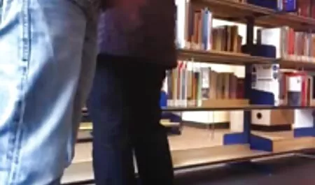 Er wordt voorgesteld om je lichaam te wrijven met olie. vlaamse seksfilms