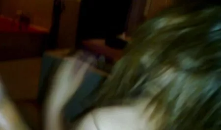 Ashley rilt romantische seksfilm in haar gaten.