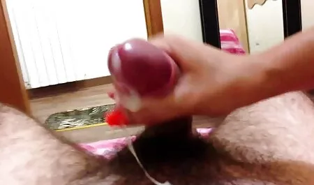 Natasha gay seksfilms zoog haar vriendin en gaf zichzelf op om hem te neuken.