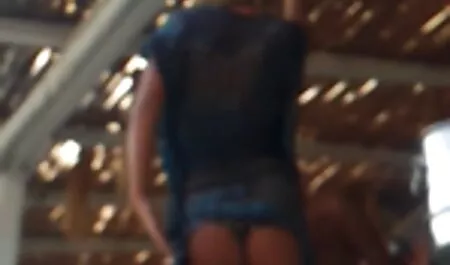 De persoon die zich met zichzelf voorstelde homo seksfilms met zijn vrouw