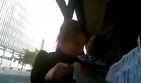 Wonka, met de moeder van een buur in het veld, zoog en free seksfilms huilde.