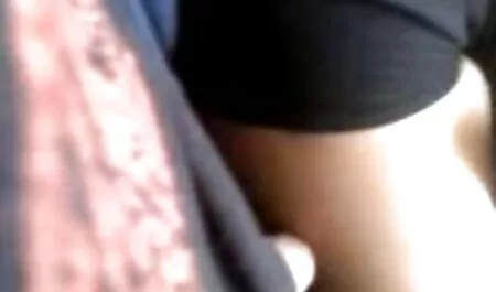 Benen wijd en effectief gespreid en spelen met zichzelf gratis seksfilms vagina