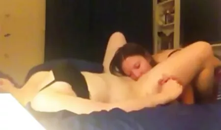 Een gratis seksfilms drukke vrouw begon seksuele intimiteit te bieden.